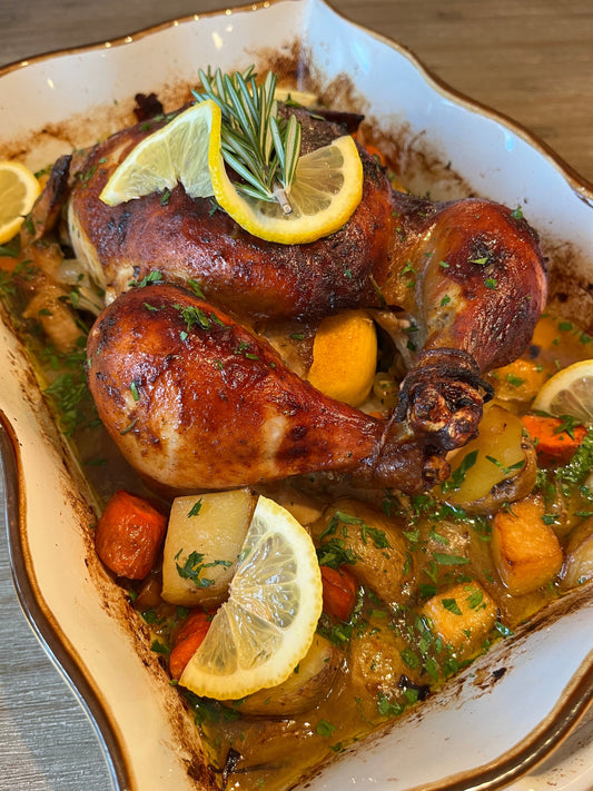 Poulet rôti au romarin et citron avec légumes fondants au four