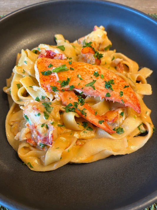Linguines au homard dans une sauce crémeuse